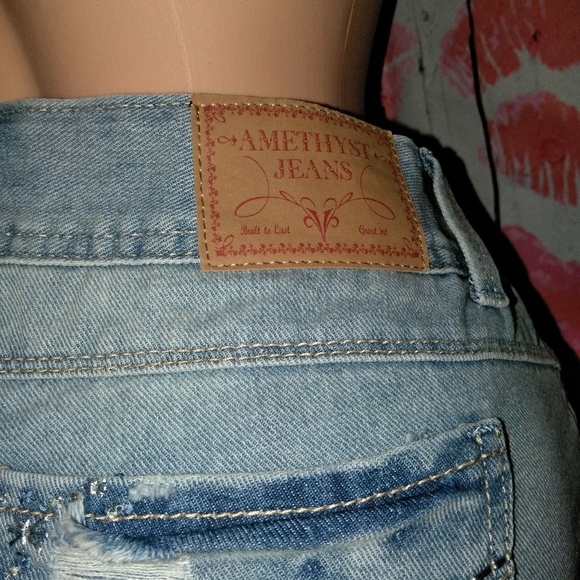 Amethyst Jeans Low Rise Shorts - Picture 4 of 6